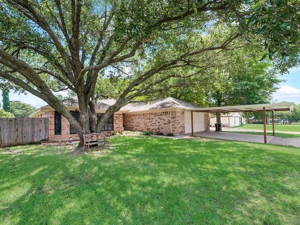 579 S Hitt Street, Boyd, TX 76023