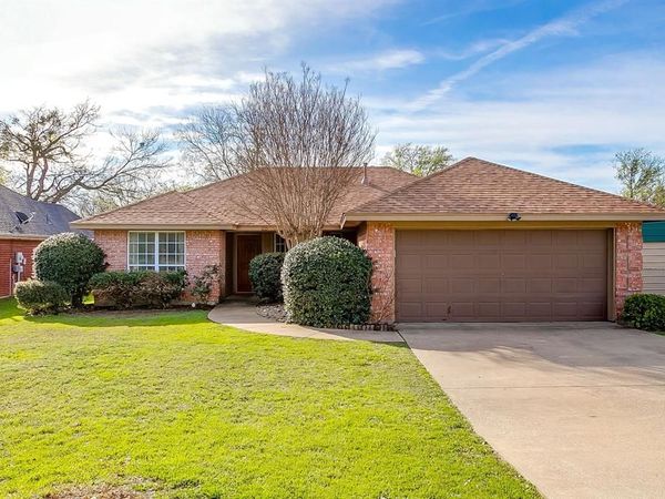 1215 Davis Street, Cleburne, TX 76033