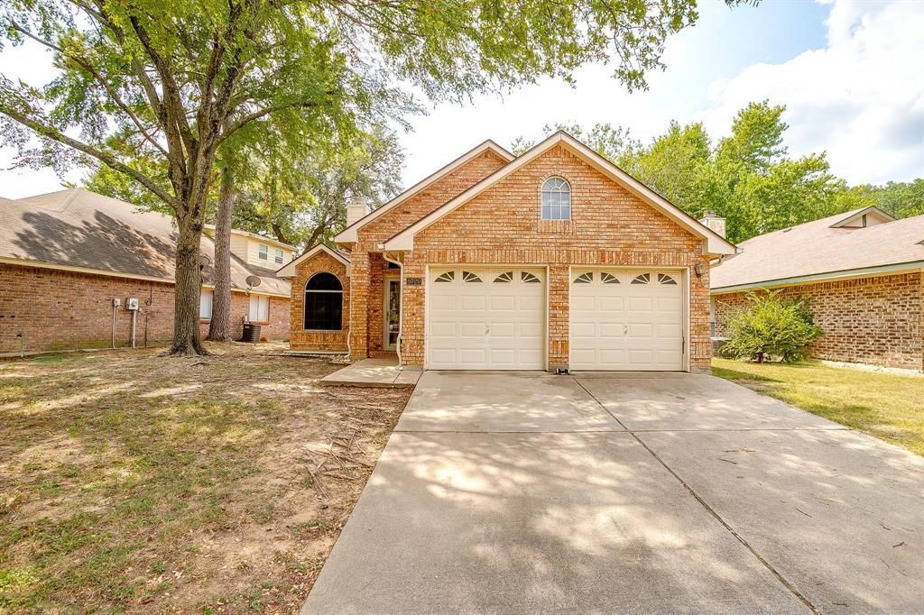 5720 Polo Club Drive, Arlington, TX 76017 Main Photo
