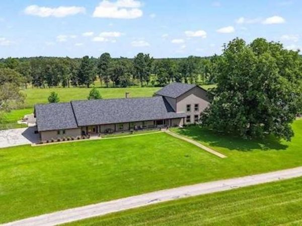 11074 W 64 Highway, Overton, TX 75684