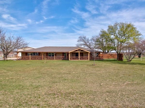 3884 E Lois Road, Sanger, TX 76266