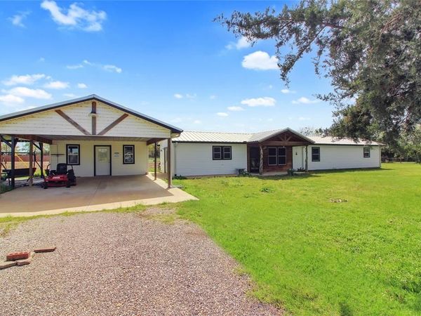 1082 Lagow Lane, Scurry, TX 75158