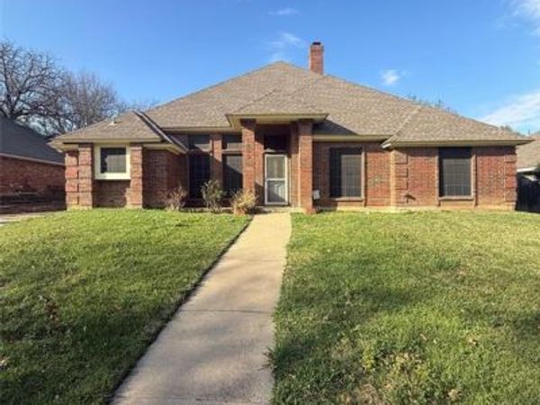 1009 Village Wood Court, Arlington, TX 76012