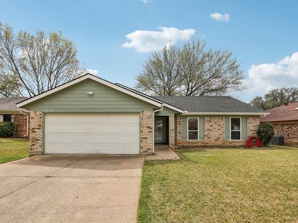 2132 Reverchon Drive, Arlington, TX 76017