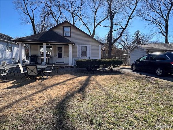 9060 Patrick Drive , St John, MO 63114