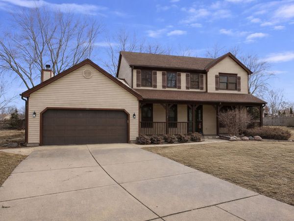 400 Green River Court , Schaumburg, IL 60194