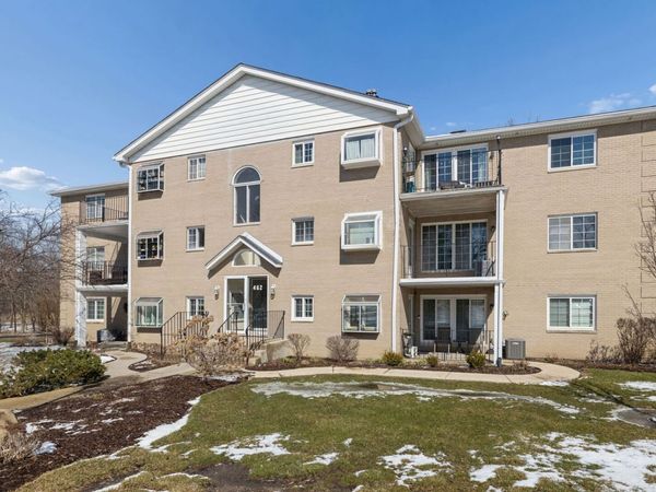 462 S President Street, Unit 302, Carol Stream, IL 60188