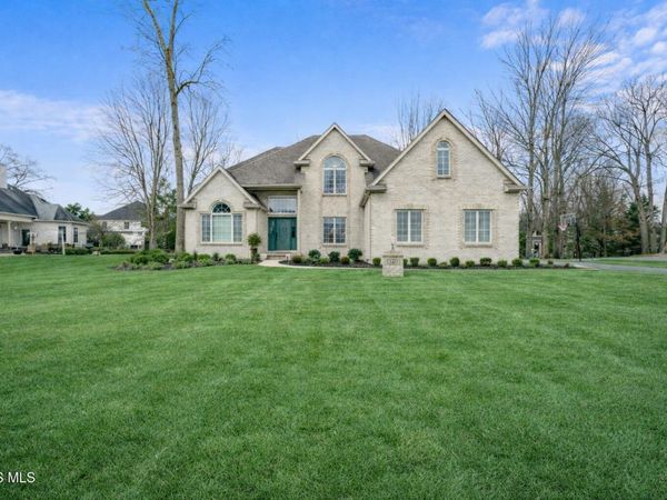 2417 Waterford Village Drive, Sylvania, OH 43560