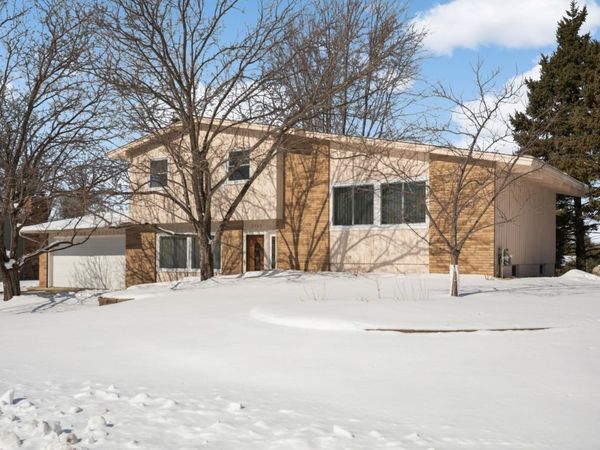 3141 Hillsboro Avenue N, New Hope, MN 55427