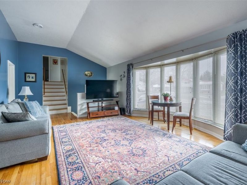 6230 Somerset Drive, North Olmsted, OH 44070 Photo 4