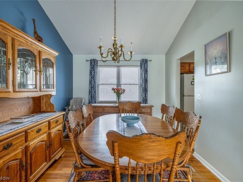 6230 Somerset Drive, North Olmsted, OH 44070 Photo 5