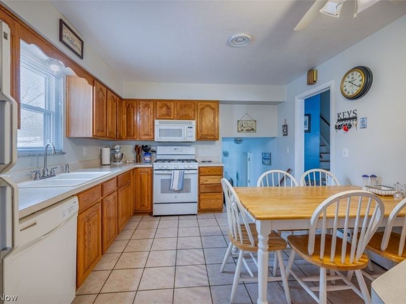 6230 Somerset Drive, North Olmsted, OH 44070 Photo 7