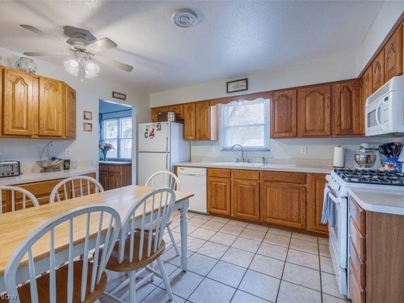 6230 Somerset Drive, North Olmsted, OH 44070 Photo 8