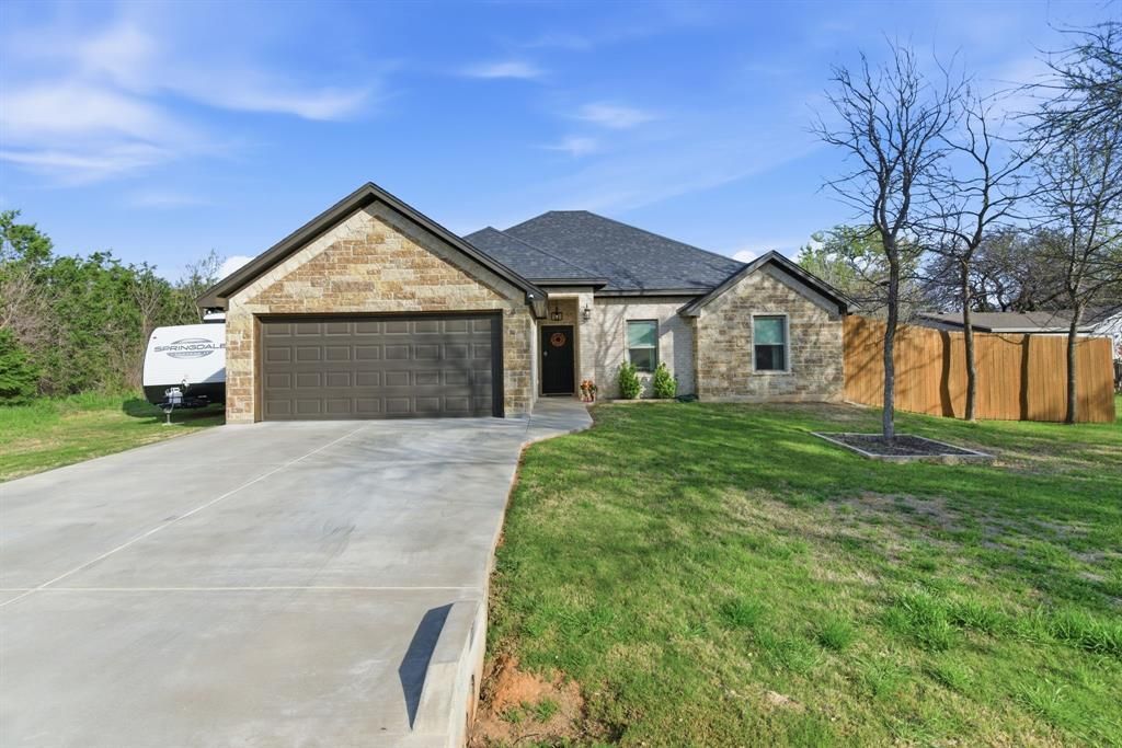 806 Colorado River Drive, Granbury, TX 76048 Main Photo