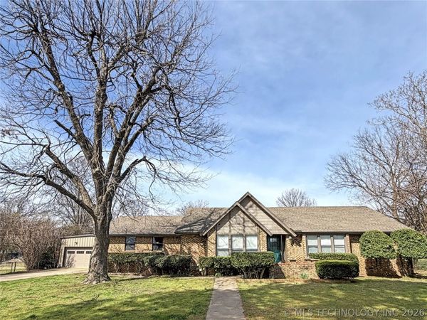 445 E Keetoowah Street , Tahlequah, OK 74464