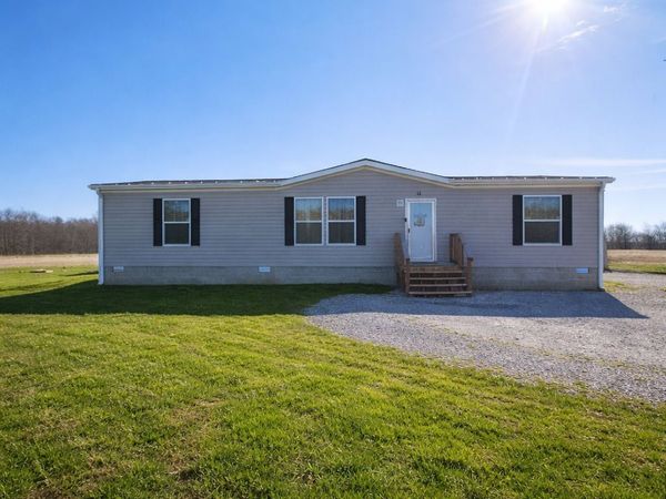 9196 N Riddle Lane , Ashley, IL 62808