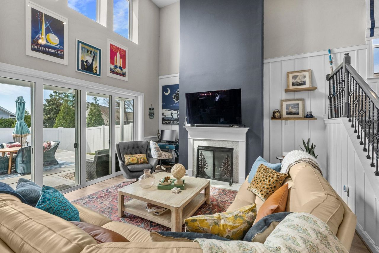 354 Mikita Dr. Photo 10