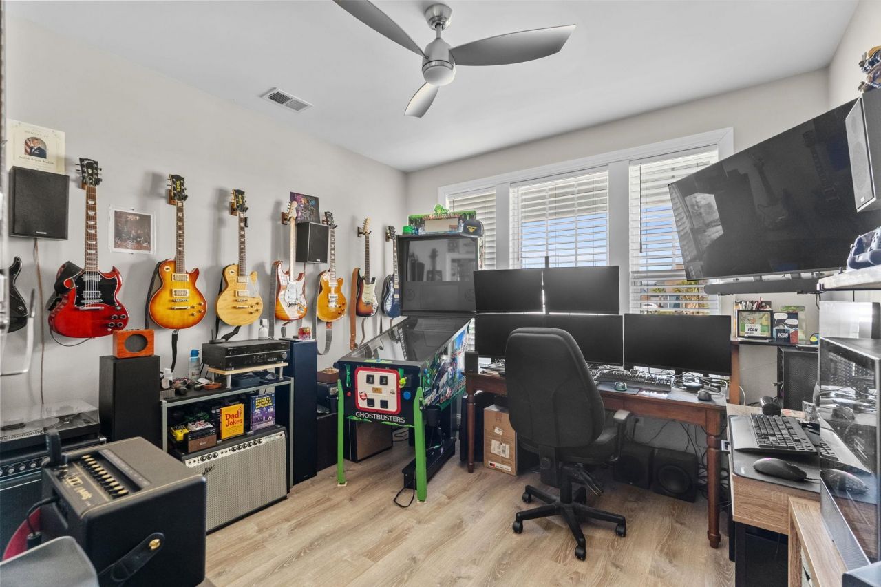 354 Mikita Dr. Photo 33