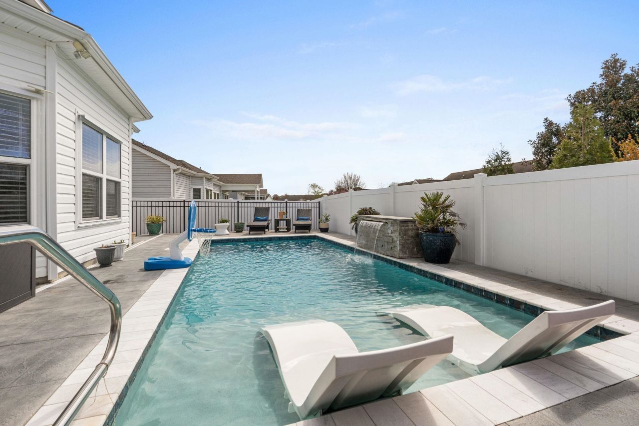 354 Mikita Dr. Photo 6