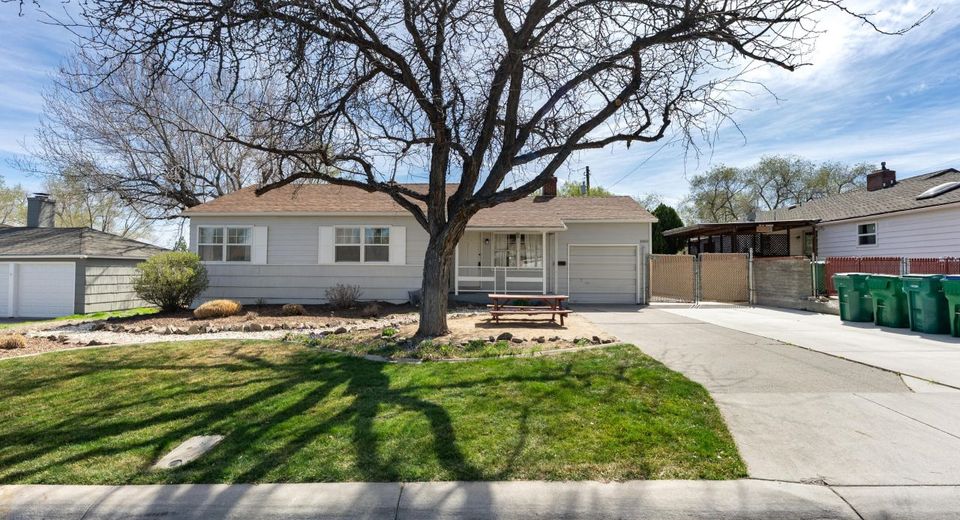 1060 Whitaker Drive, Reno, NV 89503 Photo
