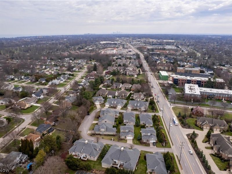 20 Somerset Drive, Rocky River, OH 44116 Photo 2