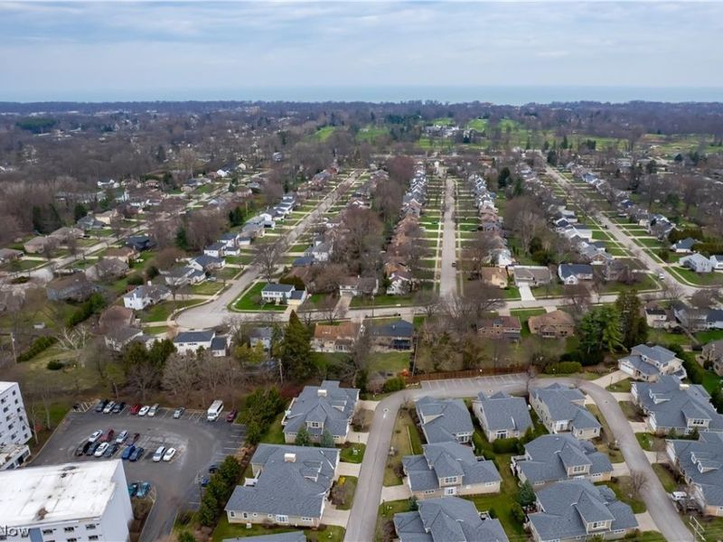 20 Somerset Drive, Rocky River, OH 44116 Photo 3