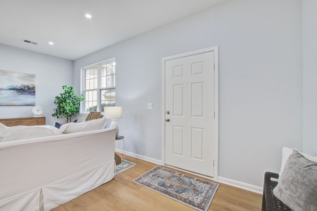 144 Graduate Lane Photo 7