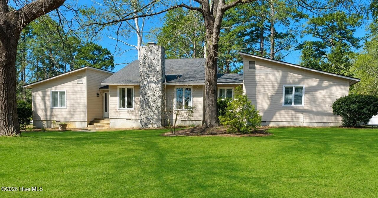 2422 Tram Road, New Bern, NC 28562 Main Photo