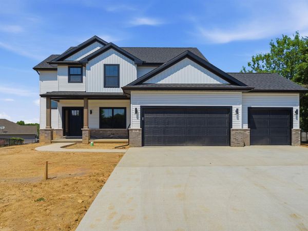256 KARAGEN Circle, Germantown Hills, IL 61548