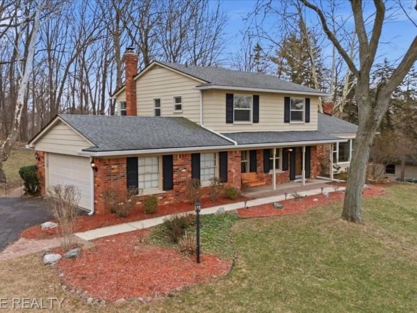 326 Shagbark Drive, Rochester Hills, MI 48309