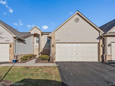 24530 Pineview Street, Oak Park, MI 48237