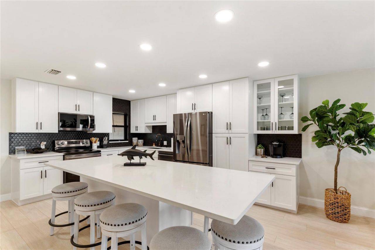 3887 Catalina Drive, Bradenton, FL 34210 Photo