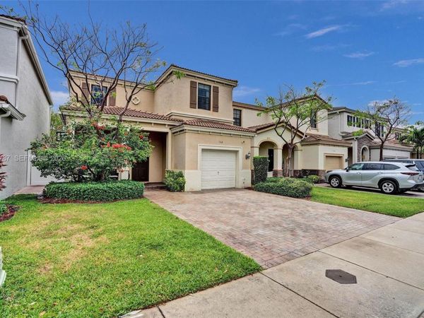 760 NE 193rd Ter , Miami, FL 33179