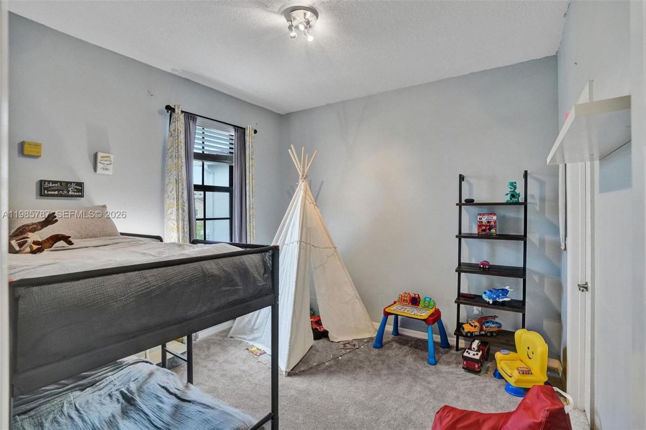 760 NE 193rd Ter , Miami, FL 33179 Photo