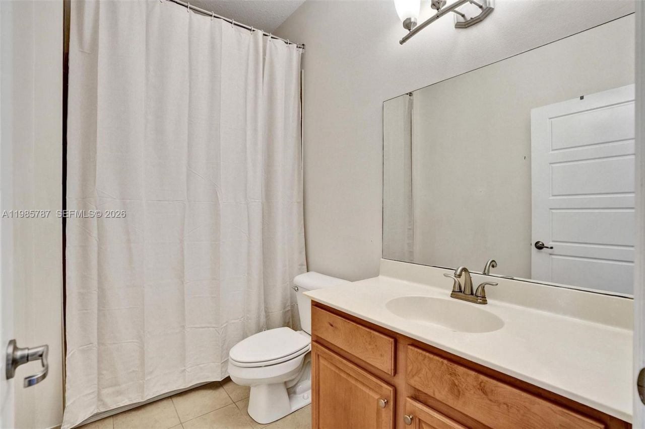 760 NE 193rd Ter , Miami, FL 33179 Photo