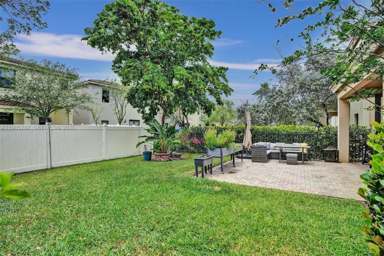 760 NE 193rd Ter , Miami, FL 33179 Photo