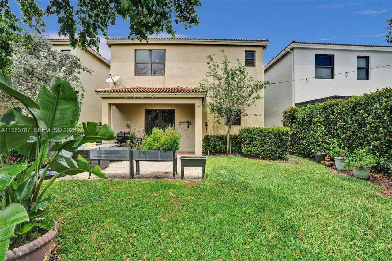 760 NE 193rd Ter , Miami, FL 33179 Photo