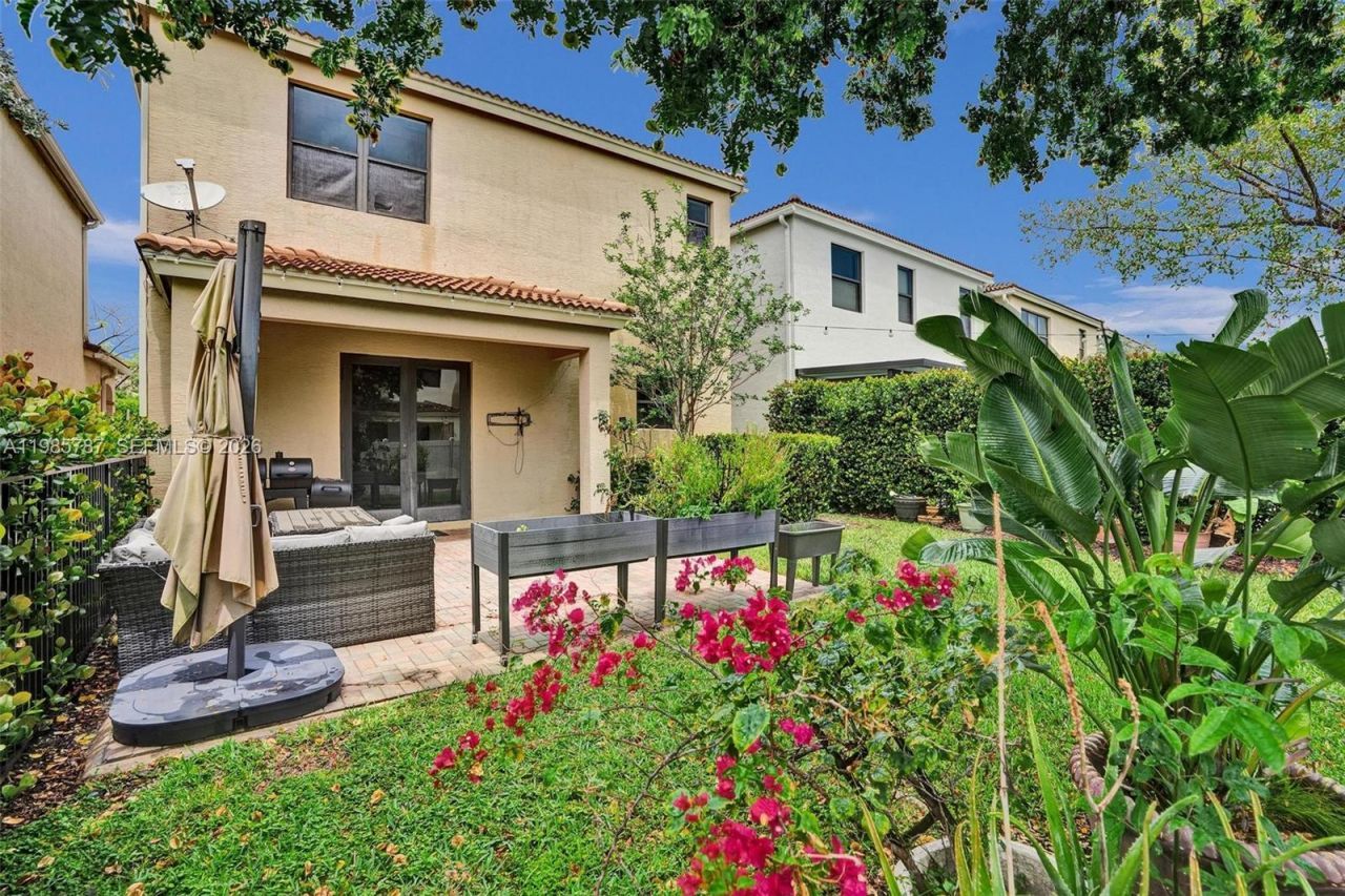 760 NE 193rd Ter , Miami, FL 33179 Photo