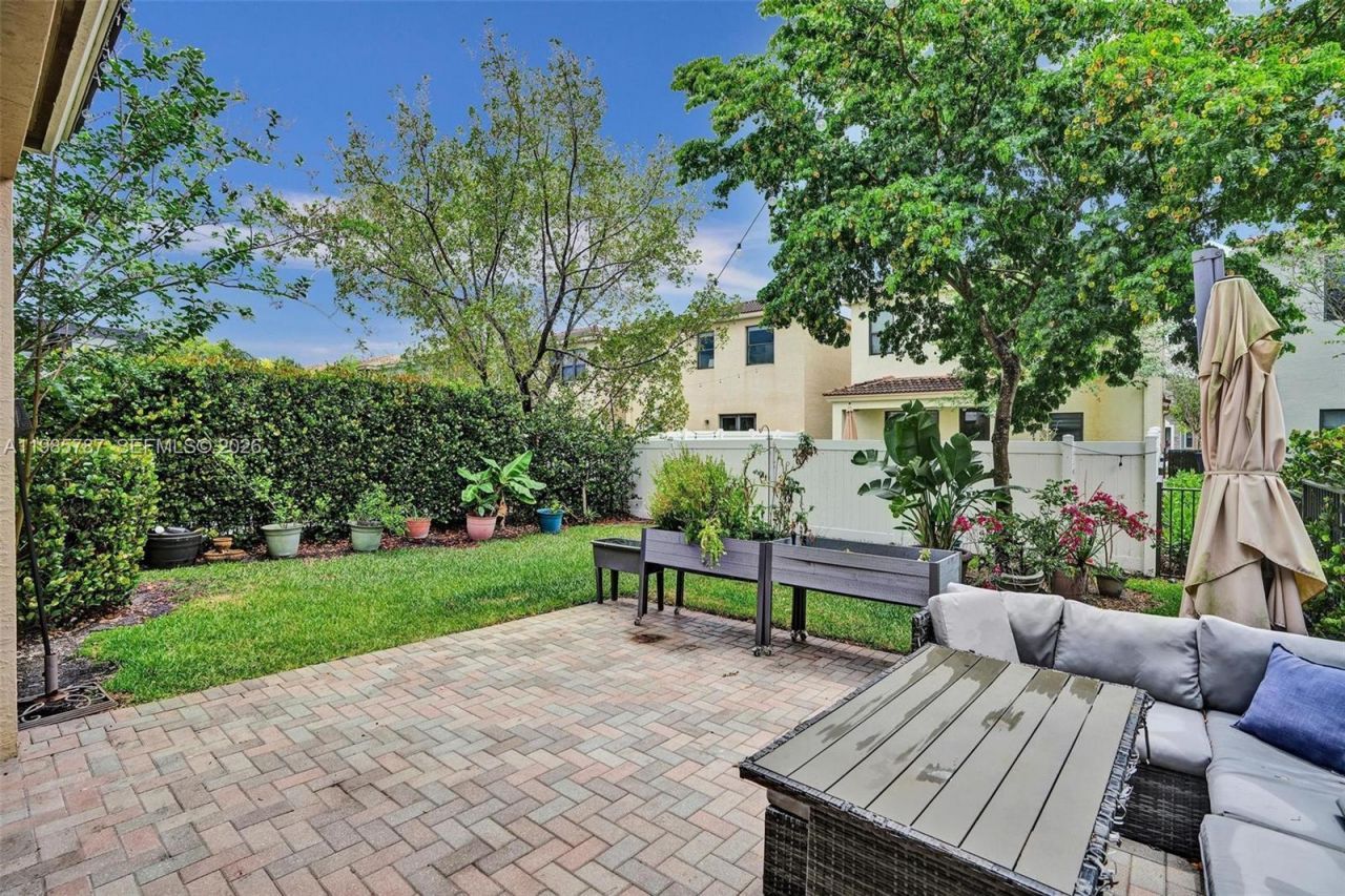 760 NE 193rd Ter , Miami, FL 33179 Photo