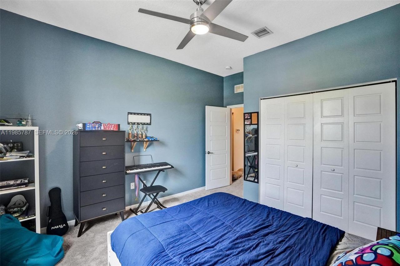 760 NE 193rd Ter , Miami, FL 33179 Photo