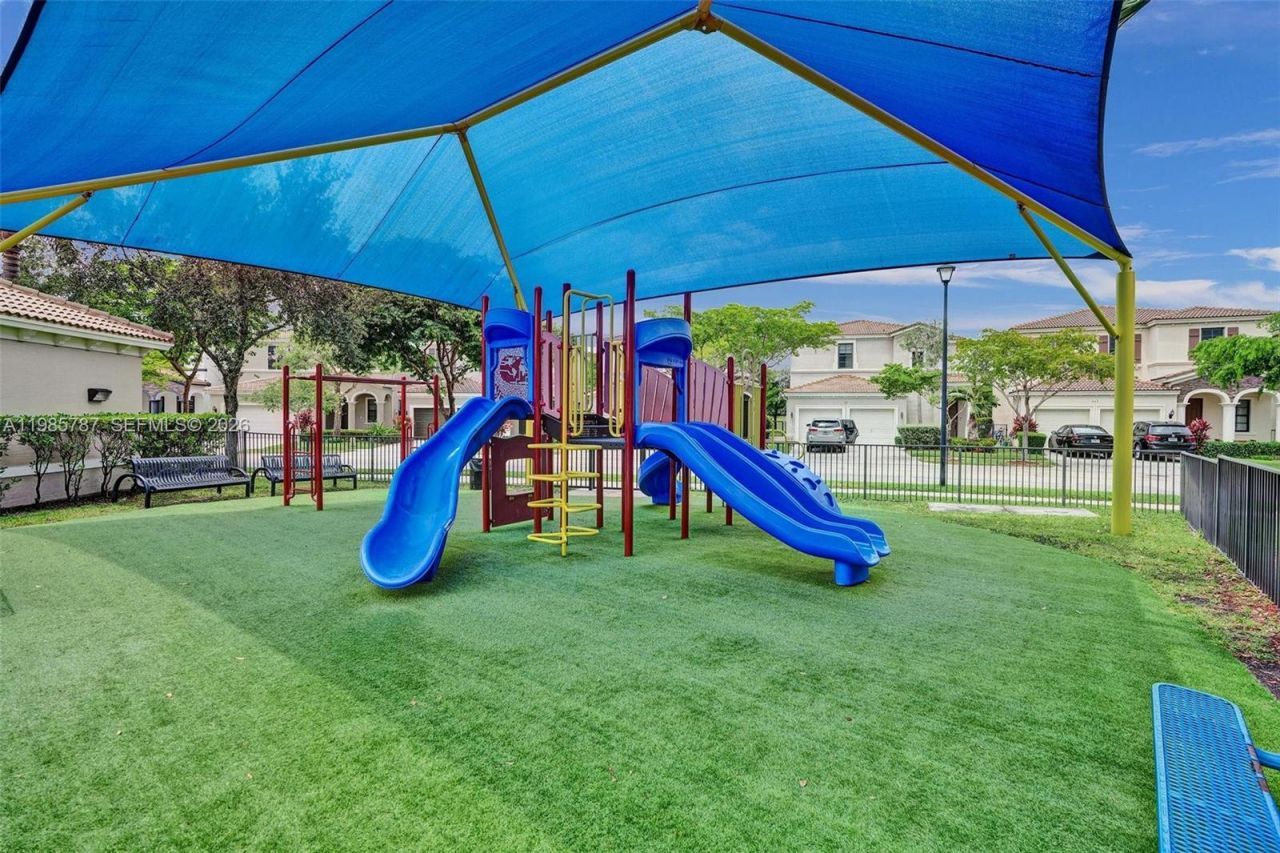 760 NE 193rd Ter , Miami, FL 33179 Photo