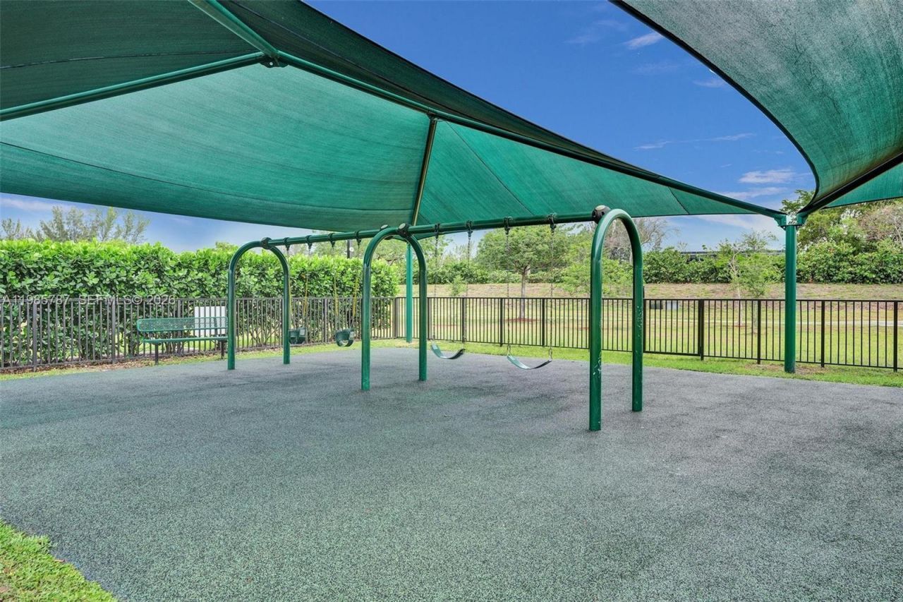 760 NE 193rd Ter , Miami, FL 33179 Photo