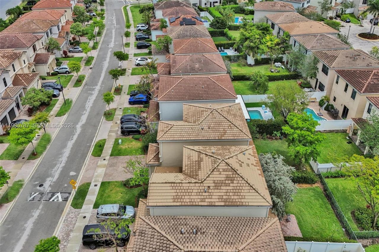 760 NE 193rd Ter , Miami, FL 33179 Photo