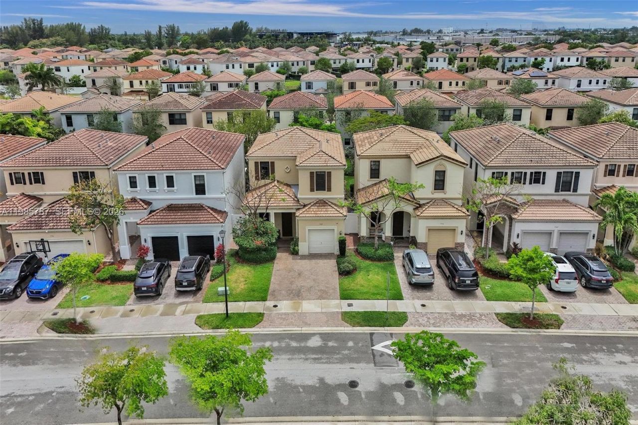 760 NE 193rd Ter , Miami, FL 33179 Photo