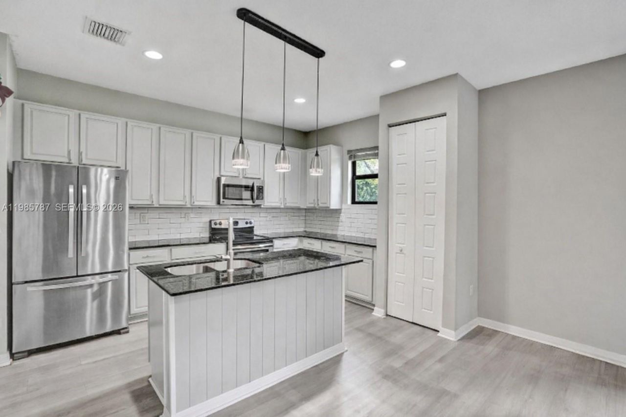 760 NE 193rd Ter , Miami, FL 33179 Photo