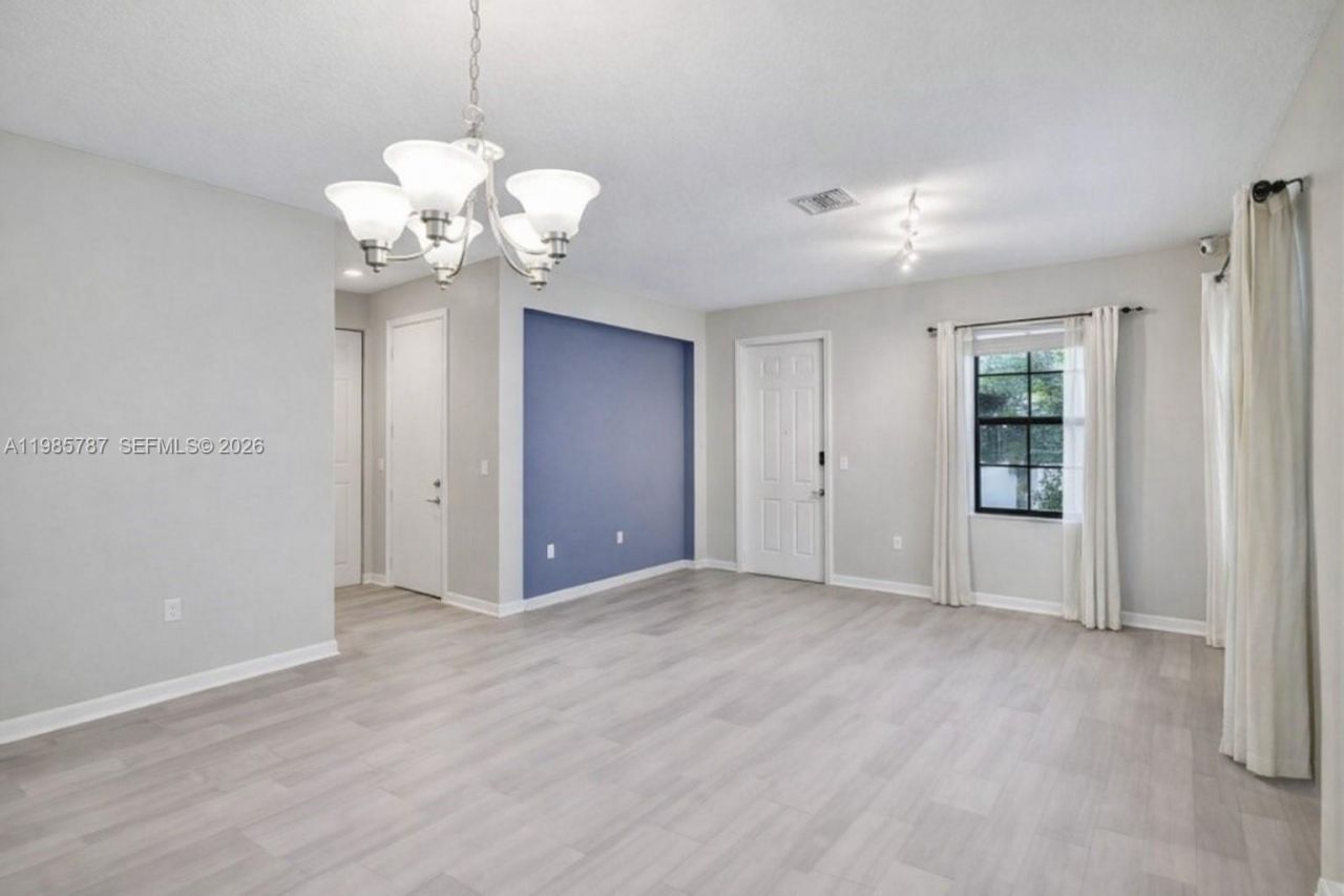 760 NE 193rd Ter , Miami, FL 33179 Photo