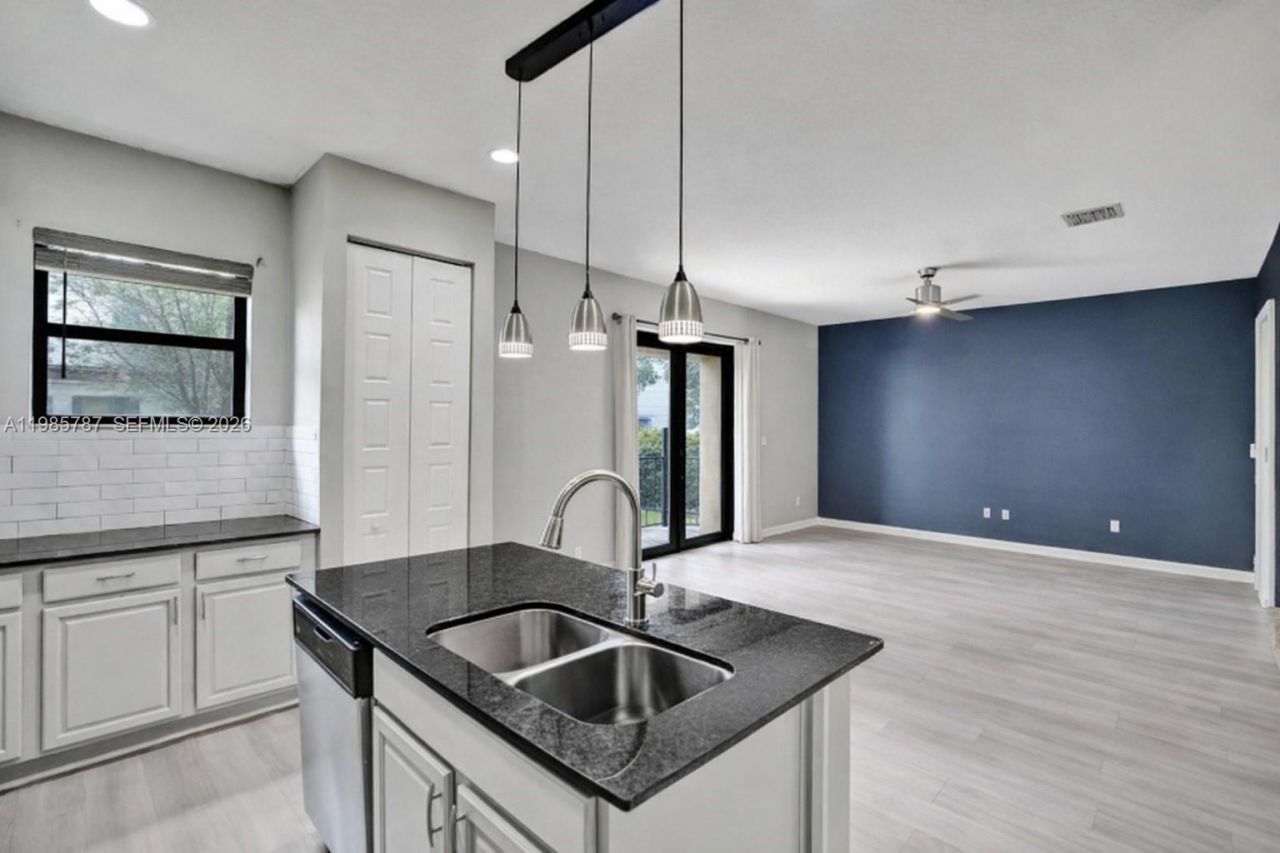 760 NE 193rd Ter , Miami, FL 33179 Photo