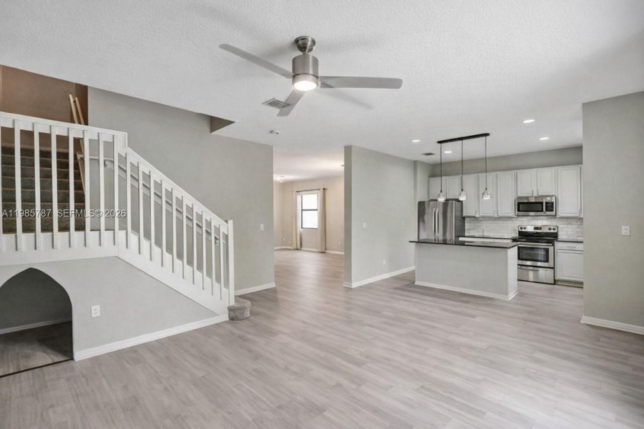 760 NE 193rd Ter , Miami, FL 33179 Photo