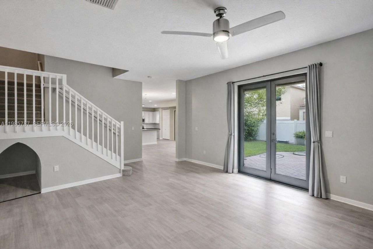 760 NE 193rd Ter , Miami, FL 33179 Photo