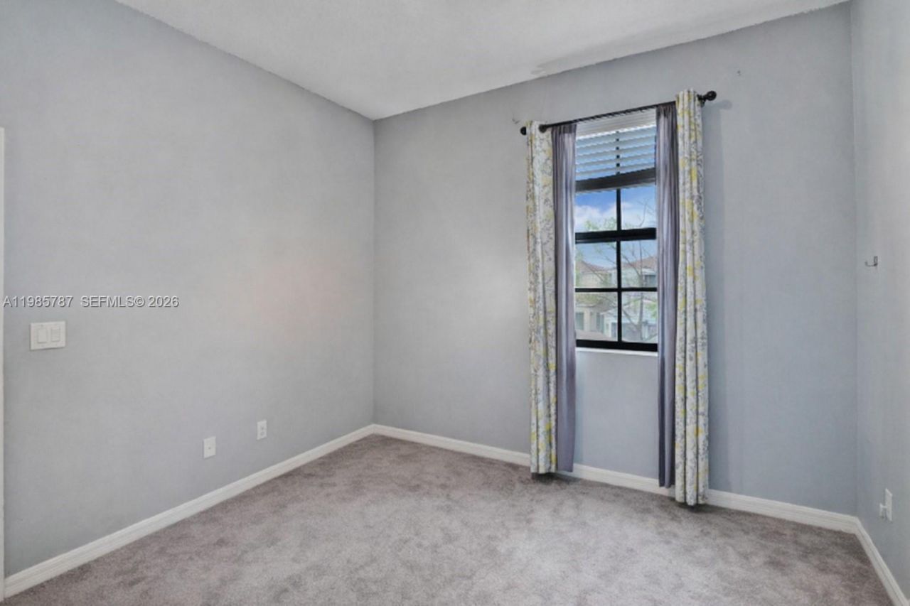 760 NE 193rd Ter , Miami, FL 33179 Photo